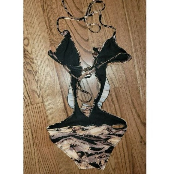 Kardashian Kollection bathing suit - Picture 2 of 6